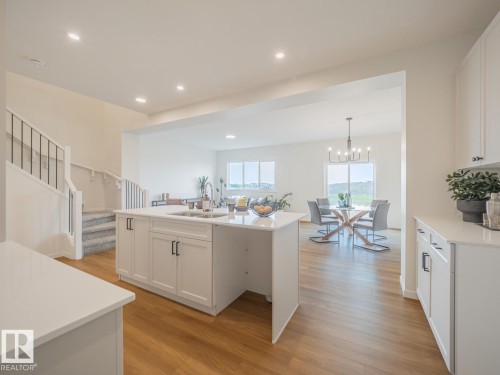7005 176A Avenue Nw, Edmonton, AB - Indoor Photo Showing Kitchen