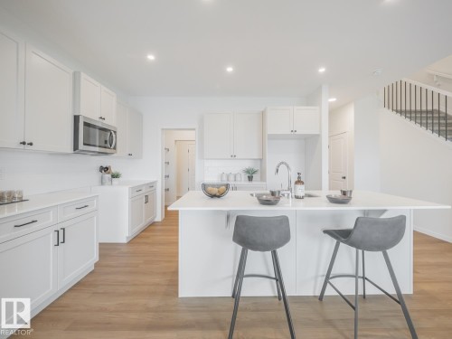 7005 176A Avenue Nw, Edmonton, AB - Indoor Photo Showing Kitchen With Upgraded Kitchen