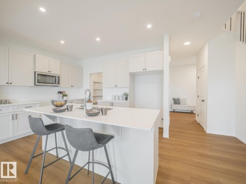 7005 176A Avenue Nw, Edmonton, AB - Indoor Photo Showing Kitchen With Upgraded Kitchen
