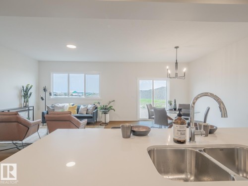 7005 176A Avenue Nw, Edmonton, AB - Indoor Photo Showing Kitchen With Double Sink