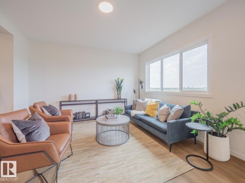 7005 176A Avenue Nw, Edmonton, AB - Indoor Photo Showing Living Room