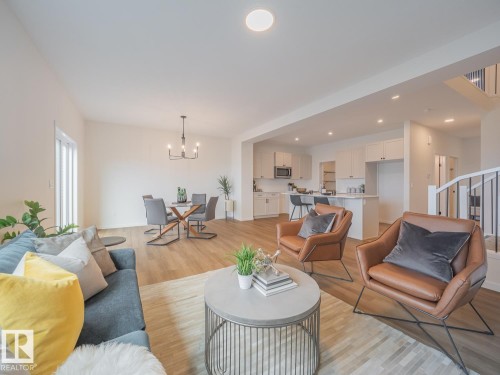 7005 176A Avenue Nw, Edmonton, AB - Indoor Photo Showing Living Room