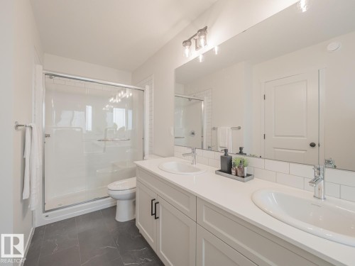 7005 176A Avenue Nw, Edmonton, AB - Indoor Photo Showing Bathroom