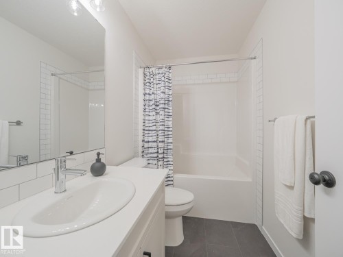 7005 176A Avenue Nw, Edmonton, AB - Indoor Photo Showing Bathroom