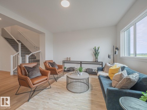 7005 176A Avenue Nw, Edmonton, AB - Indoor Photo Showing Living Room