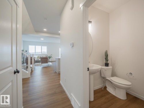 7005 176A Avenue Nw, Edmonton, AB - Indoor Photo Showing Bathroom