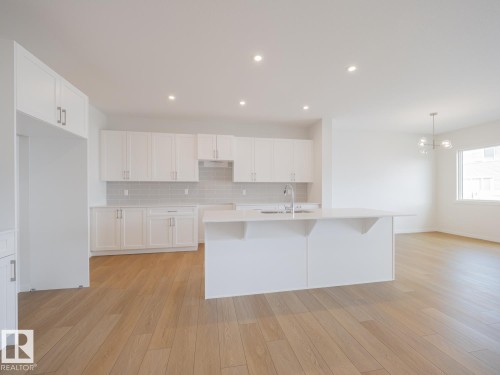 2 Elis Link, Spruce Grove, AB - Indoor Photo Showing Kitchen