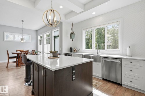 17 Kingsbury Circle, Spruce Grove, AB - Indoor Photo Showing Kitchen With Upgraded Kitchen