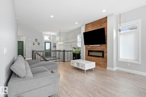 17 Kingsbury Circle, Spruce Grove, AB - Indoor Photo Showing Living Room With Fireplace