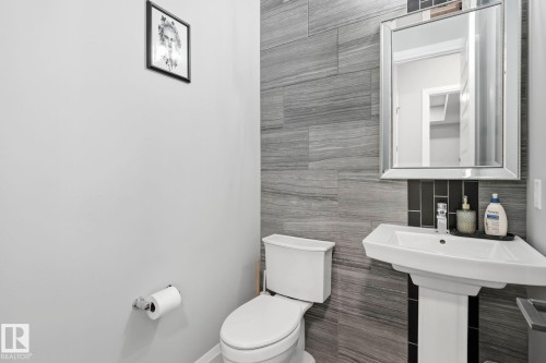 17 Kingsbury Circle, Spruce Grove, AB - Indoor Photo Showing Bathroom