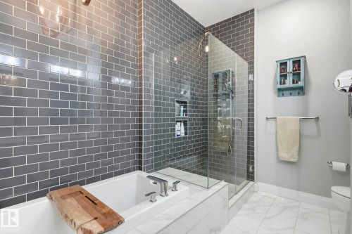 17 Kingsbury Circle, Spruce Grove, AB - Indoor Photo Showing Bathroom