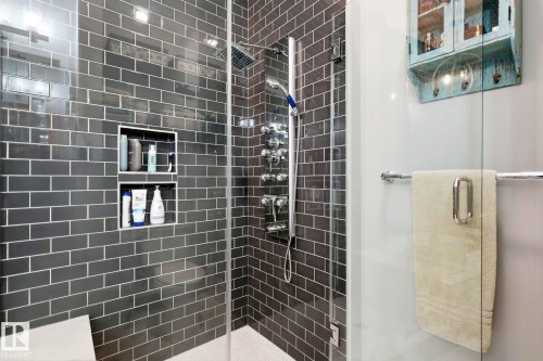 17 Kingsbury Circle, Spruce Grove, AB - Indoor Photo Showing Bathroom