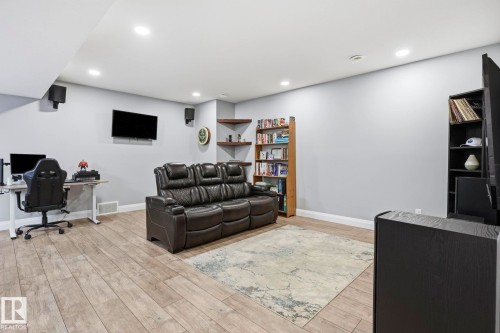 17 Kingsbury Circle, Spruce Grove, AB - Indoor