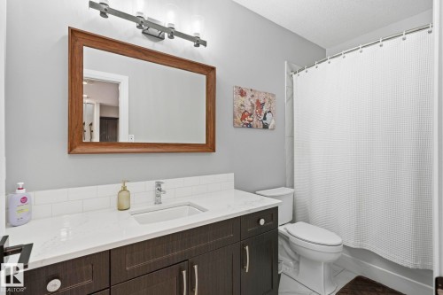 17 Kingsbury Circle, Spruce Grove, AB - Indoor Photo Showing Bathroom