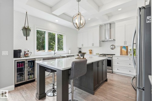 17 Kingsbury Circle, Spruce Grove, AB - Indoor Photo Showing Kitchen With Upgraded Kitchen