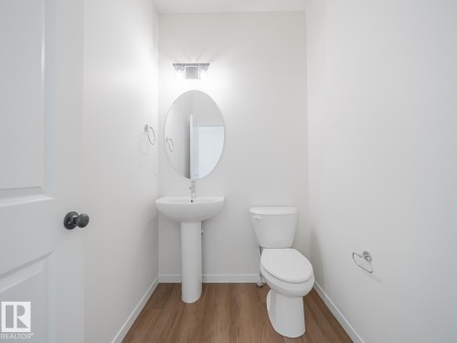 17334 6A Street Ne, Edmonton, AB - Indoor Photo Showing Bathroom