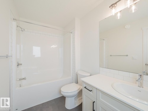 17334 6A Street Ne, Edmonton, AB - Indoor Photo Showing Bathroom