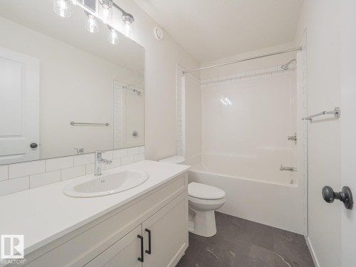 17334 6A Street Ne, Edmonton, AB - Indoor Photo Showing Bathroom