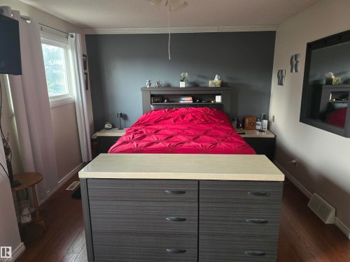 3236 130A Avenue Nw, Edmonton, AB - Indoor Photo Showing Bedroom