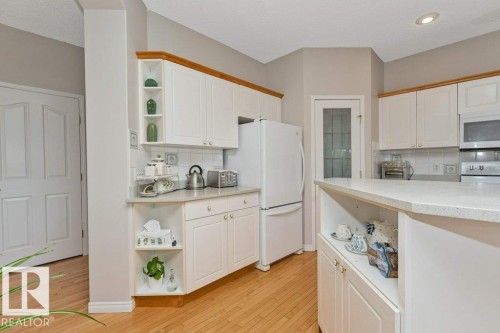 1072 Barnes Way Sw, Edmonton, AB - Indoor Photo Showing Kitchen
