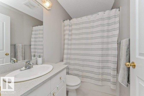 1072 Barnes Way Sw, Edmonton, AB - Indoor Photo Showing Bathroom