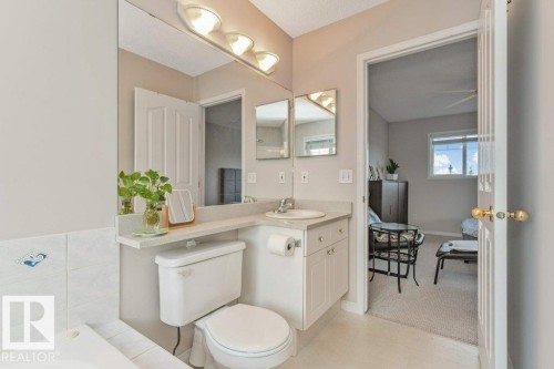 1072 Barnes Way Sw, Edmonton, AB - Indoor Photo Showing Bathroom