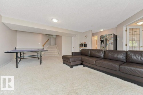 1072 Barnes Way Sw, Edmonton, AB - Indoor Photo Showing Living Room