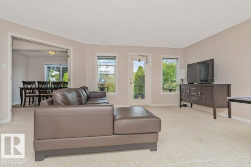 1072 Barnes Way Sw, Edmonton, AB - Indoor Photo Showing Living Room