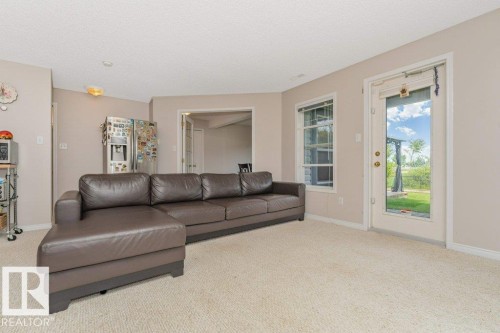 1072 Barnes Way Sw, Edmonton, AB - Indoor Photo Showing Living Room