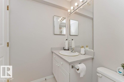 1072 Barnes Way Sw, Edmonton, AB - Indoor Photo Showing Bathroom