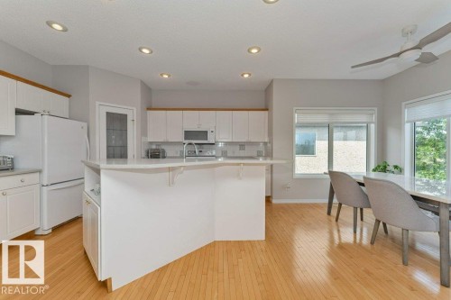 1072 Barnes Way Sw, Edmonton, AB - Indoor Photo Showing Kitchen