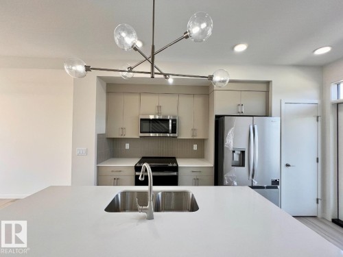 124 Westwind Drive, Spruce Grove, AB - Indoor Photo Showing Kitchen With Double Sink