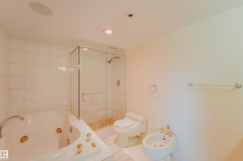 #1504 10130 114 St Nw, Edmonton, AB - Indoor Photo Showing Bathroom