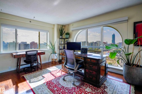 #1504 10130 114 St Nw, Edmonton, AB - Indoor Photo Showing Office