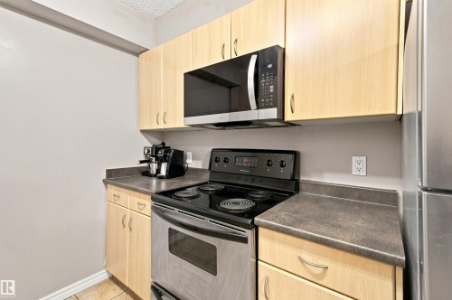 #504 10180 104 St Nw, Edmonton, AB - Indoor Photo Showing Kitchen