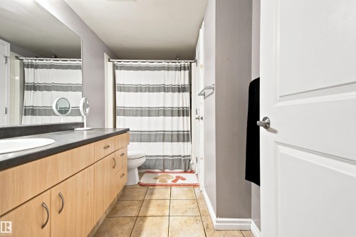 #504 10180 104 St Nw, Edmonton, AB - Indoor Photo Showing Bathroom