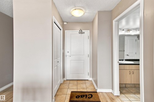 #504 10180 104 St Nw, Edmonton, AB - Indoor Photo Showing Other Room