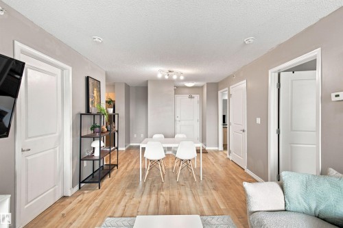 #504 10180 104 St Nw, Edmonton, AB - Indoor Photo Showing Living Room