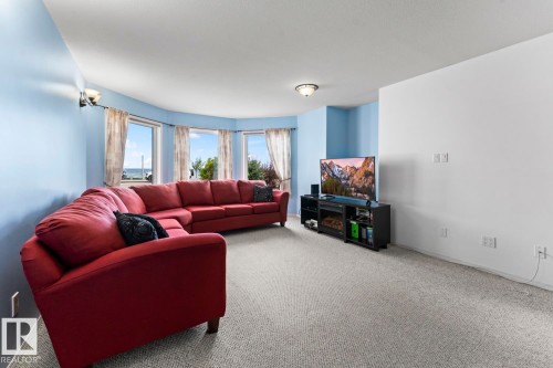1805 1 Avenue, Cold Lake, AB - Indoor Photo Showing Living Room