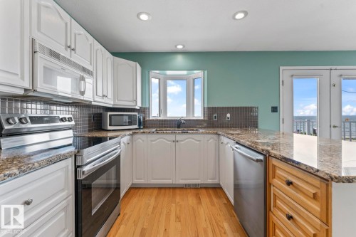 1805 1 Avenue, Cold Lake, AB - Indoor Photo Showing Kitchen With Upgraded Kitchen