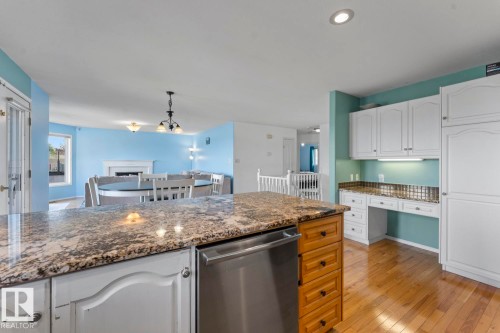 1805 1 Avenue, Cold Lake, AB - Indoor Photo Showing Kitchen With Upgraded Kitchen