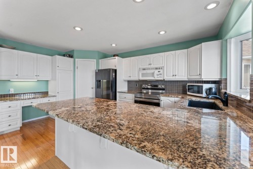 1805 1 Avenue, Cold Lake, AB - Indoor Photo Showing Kitchen With Upgraded Kitchen