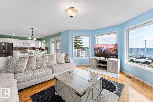 1805 1 Avenue, Cold Lake, AB - Indoor Photo Showing Living Room