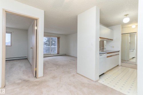 #306 4220 139 Av Nw, Edmonton, AB - Indoor Photo Showing Kitchen
