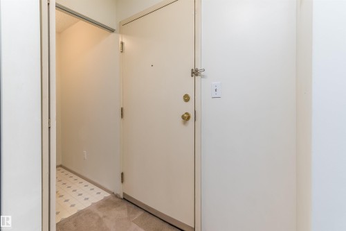 #306 4220 139 Av Nw, Edmonton, AB - Indoor Photo Showing Other Room