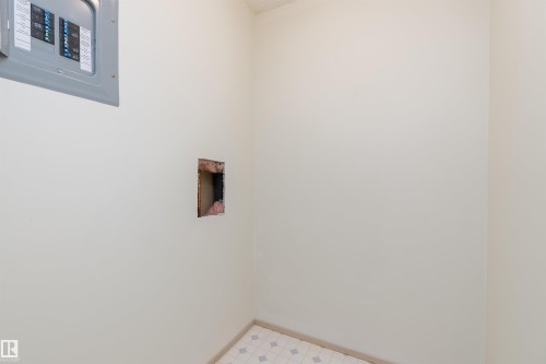 #306 4220 139 Av Nw, Edmonton, AB - Indoor Photo Showing Other Room
