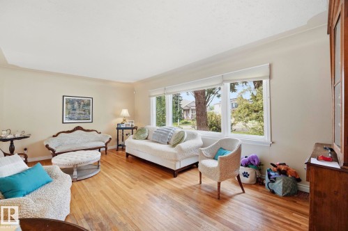 9107 118 Street Nw, Edmonton, AB - Indoor Photo Showing Living Room
