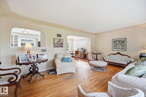9107 118 Street Nw, Edmonton, AB - Indoor Photo Showing Living Room