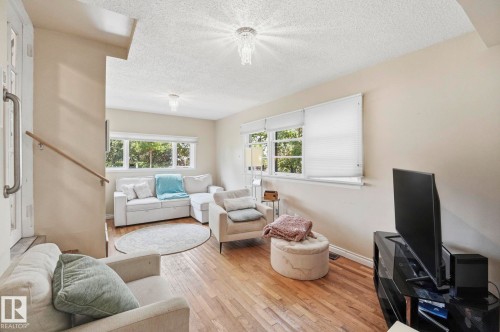 9107 118 Street Nw, Edmonton, AB - Indoor Photo Showing Living Room