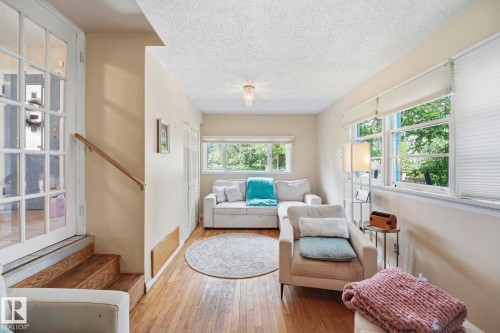 9107 118 Street Nw, Edmonton, AB - Indoor Photo Showing Living Room